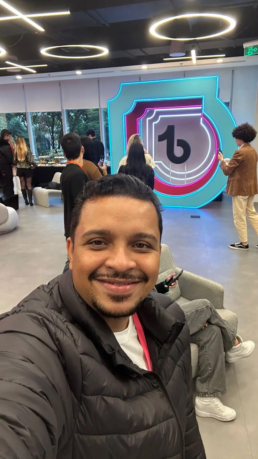 Time da Iluminer Creators em evento do TikTok